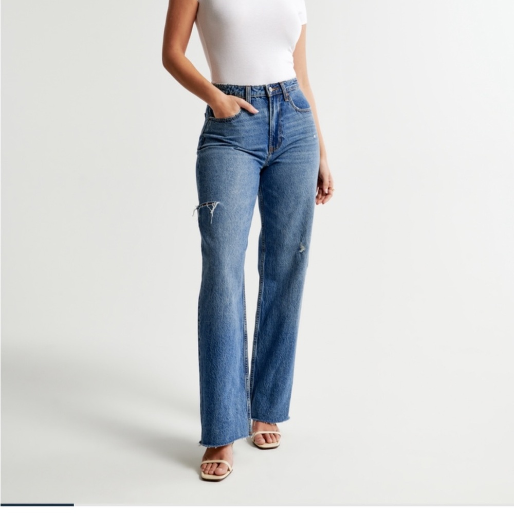 NWOT Abercrombie loose Jean